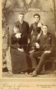 Vintage-family-portrait-185x300.jpg